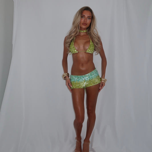 “Scale” three piece in Ocean